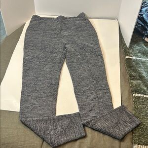 Women’s Black and white Chevron print, athletic tights ❤️